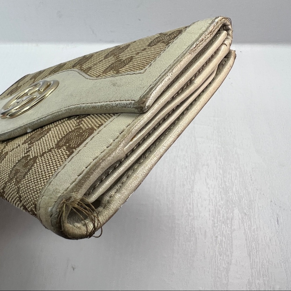 Gucci Wallet - Picture 9 of 10
